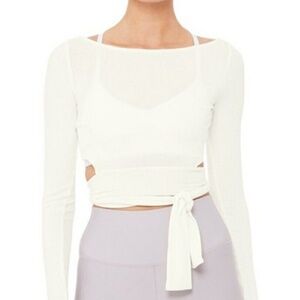ALO YOGA Cropped Escalate Wrap Top